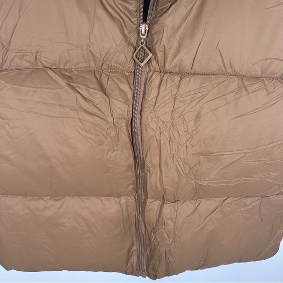 NWOT Tan Cropped Puffer Vest Medium Zip Up - Picture 3 of 6
